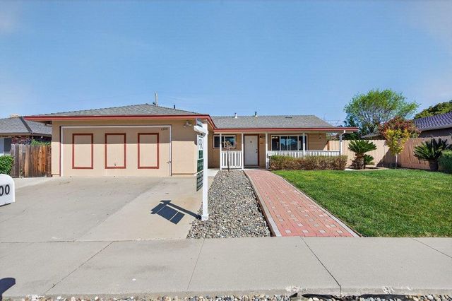 1300 Mesa Drive, Hollister, CA 95023