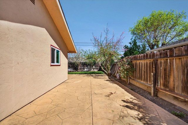 1300 Mesa Drive, Hollister, CA 95023