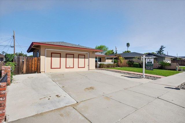 1300 Mesa Drive, Hollister, CA 95023