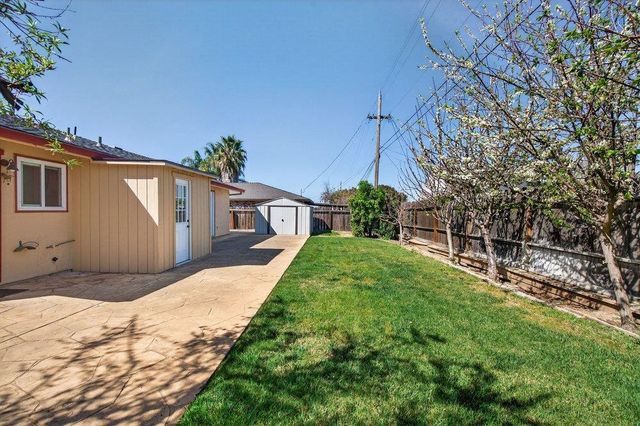 1300 Mesa Drive, Hollister, CA 95023