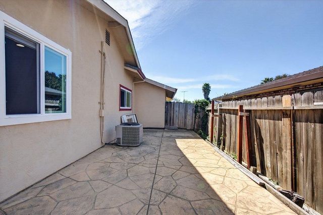 1300 Mesa Drive, Hollister, CA 95023