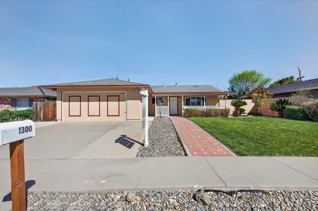 1300 Mesa Drive, Hollister, CA 95023