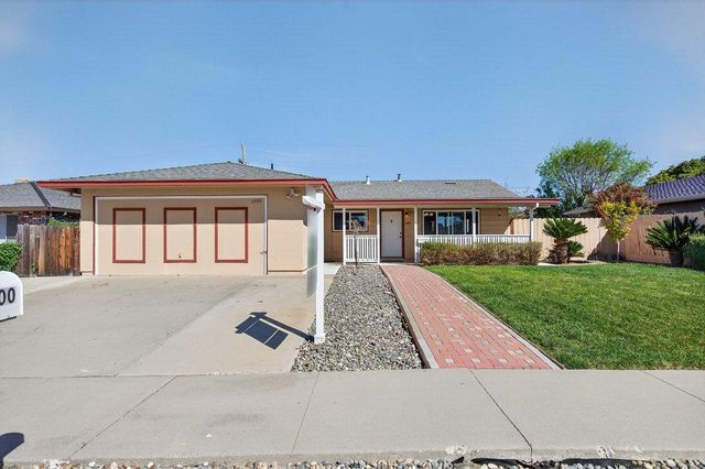 1300 Mesa Drive, Hollister, CA 95023
