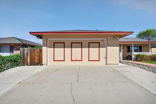 1300 Mesa Drive, Hollister, CA 95023