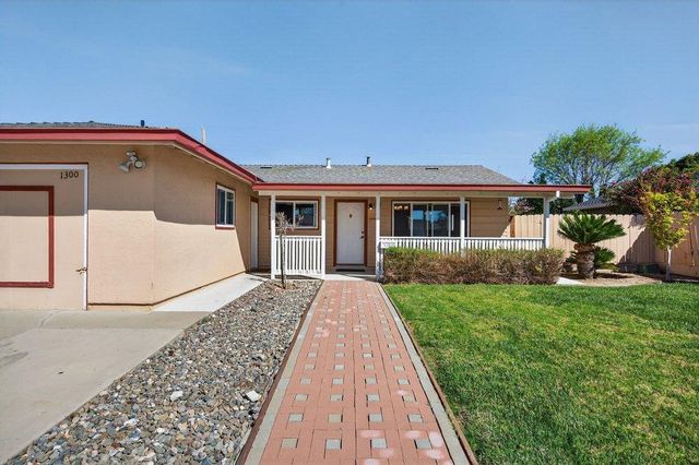 1300 Mesa Drive, Hollister, CA 95023