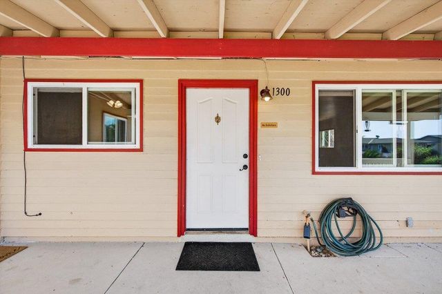 1300 Mesa Drive, Hollister, CA 95023