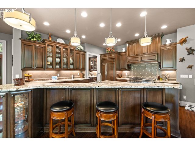 8842 Nw RYAN St, Portland, OR 97229