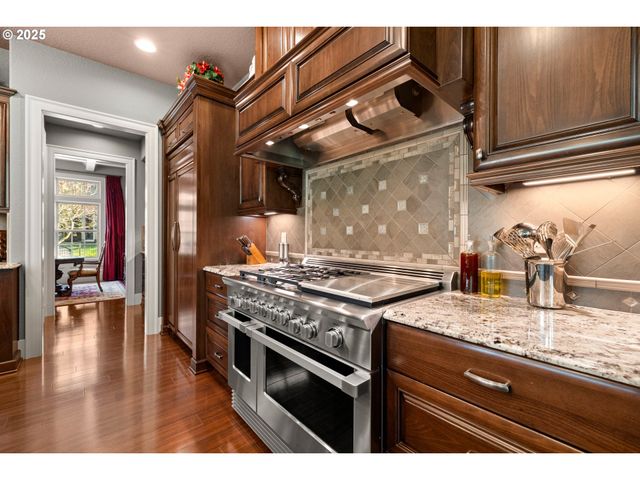 8842 Nw RYAN St, Portland, OR 97229