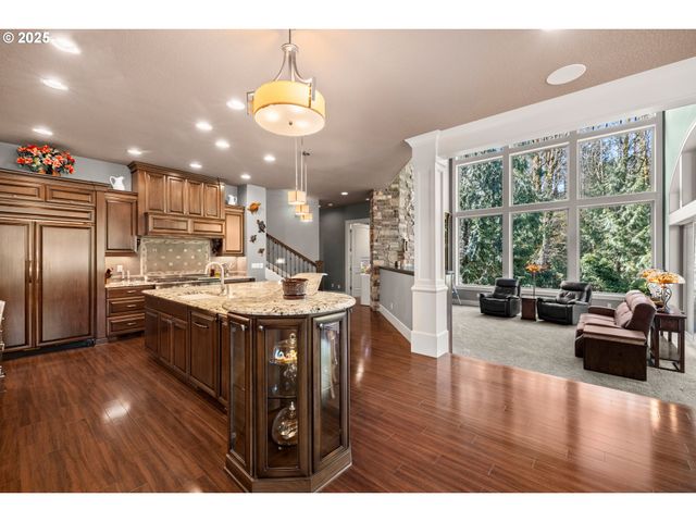 8842 Nw RYAN St, Portland, OR 97229