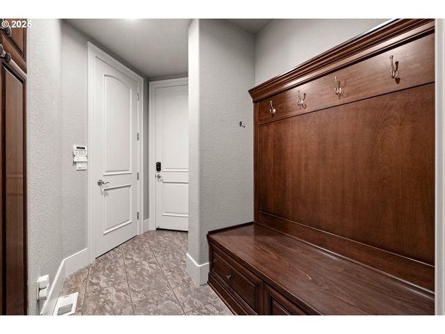 8842 Nw RYAN St, Portland, OR 97229