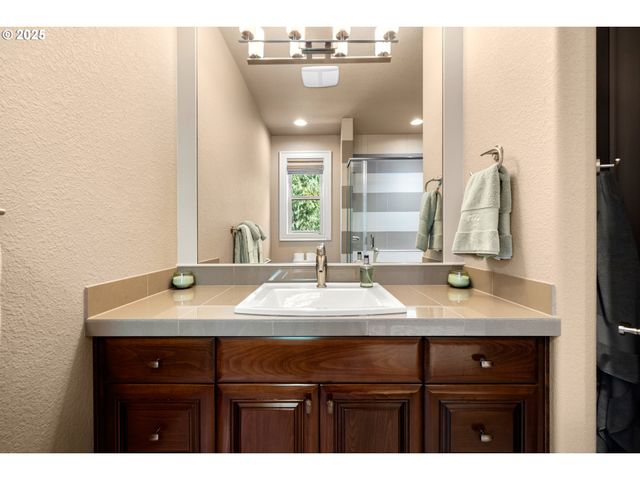 8842 Nw RYAN St, Portland, OR 97229
