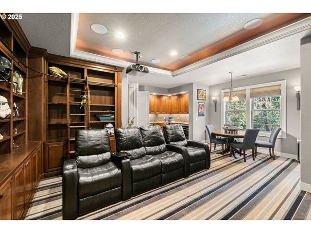 8842 Nw RYAN St, Portland, OR 97229