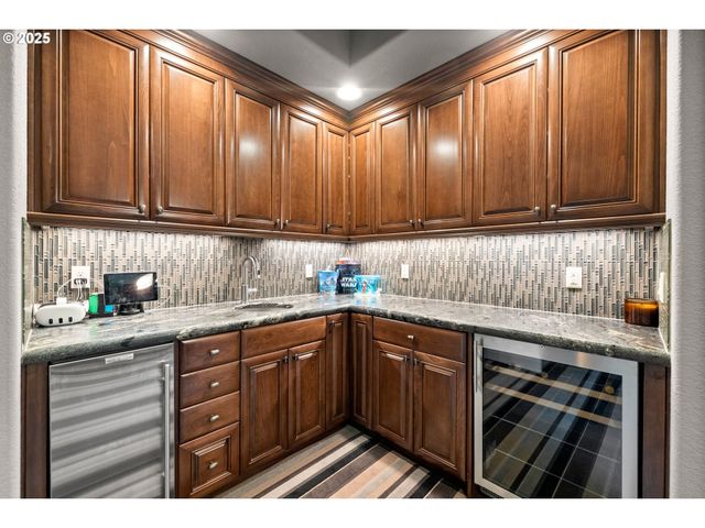 8842 Nw RYAN St, Portland, OR 97229