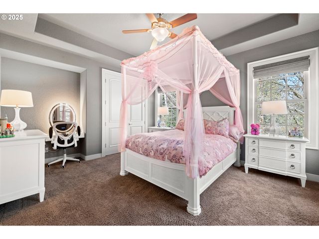 8842 Nw RYAN St, Portland, OR 97229