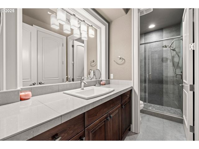 8842 Nw RYAN St, Portland, OR 97229