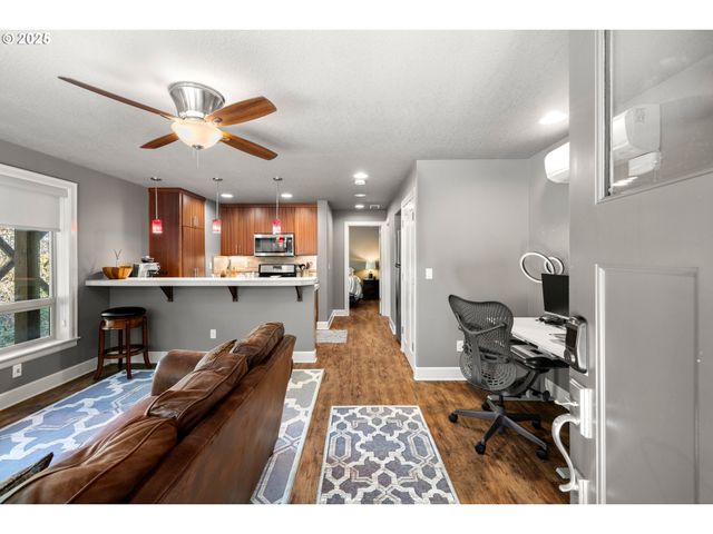 8842 Nw RYAN St, Portland, OR 97229