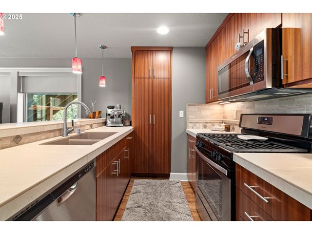 8842 Nw RYAN St, Portland, OR 97229