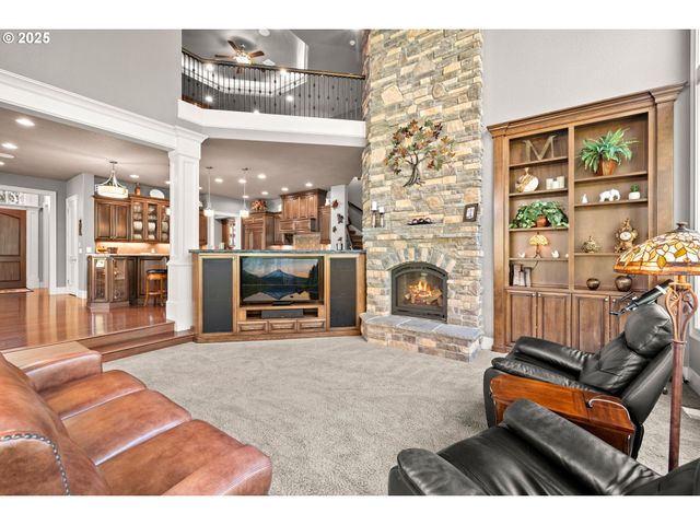 8842 Nw RYAN St, Portland, OR 97229