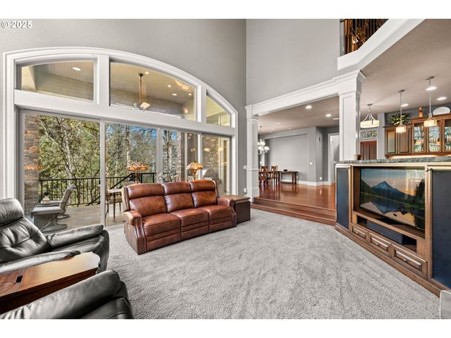 8842 Nw RYAN St, Portland, OR 97229