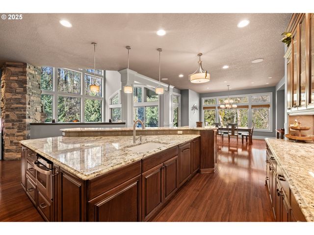 8842 Nw RYAN St, Portland, OR 97229