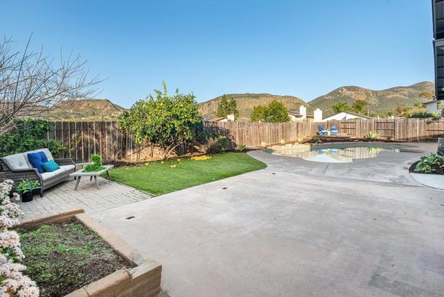 6868 Deer Hollow, San Diego, CA 92120