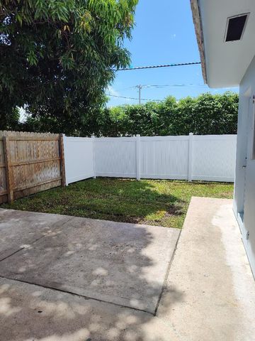 2248 NE 37th Street, Lighthouse Point, FL 33064