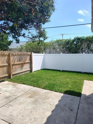 2248 NE 37th Street, Lighthouse Point, FL 33064
