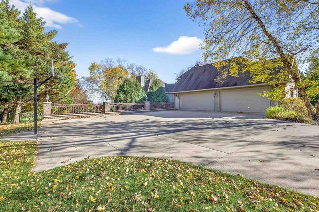 8224 GOLF COURSE DRIVE, Neenah, WI 54956