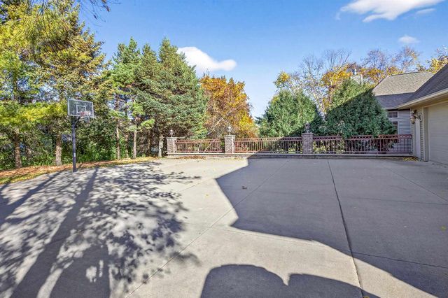 8224 GOLF COURSE DRIVE, Neenah, WI 54956