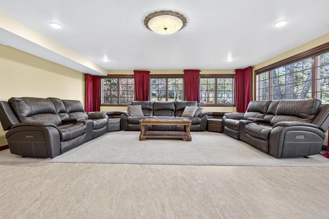 8224 GOLF COURSE DRIVE, Neenah, WI 54956