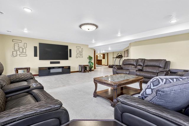 8224 GOLF COURSE DRIVE, Neenah, WI 54956