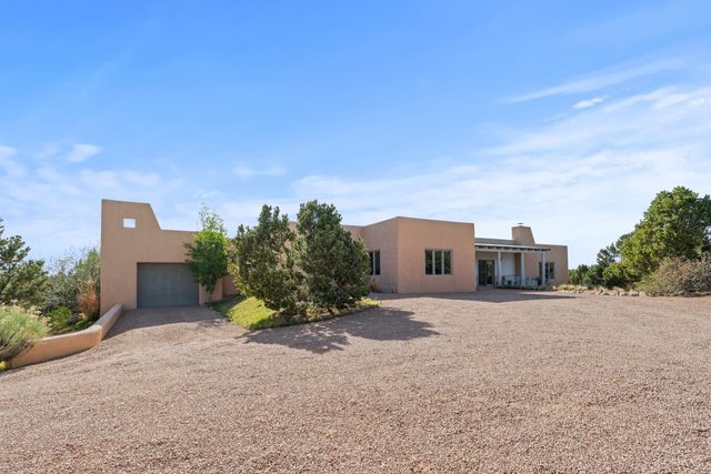 84 Paseo De Aguila, Santa Fe, NM 87506
