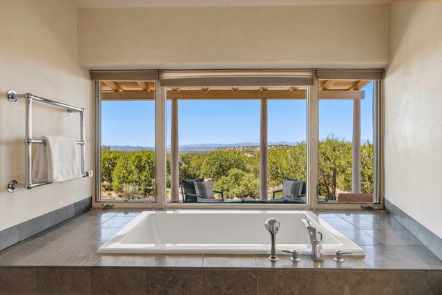 84 Paseo De Aguila, Santa Fe, NM 87506