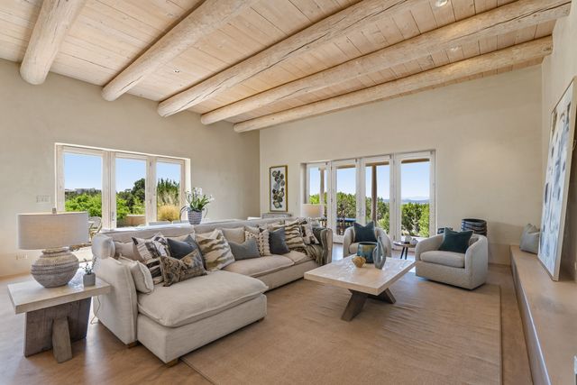 84 Paseo De Aguila, Santa Fe, NM 87506