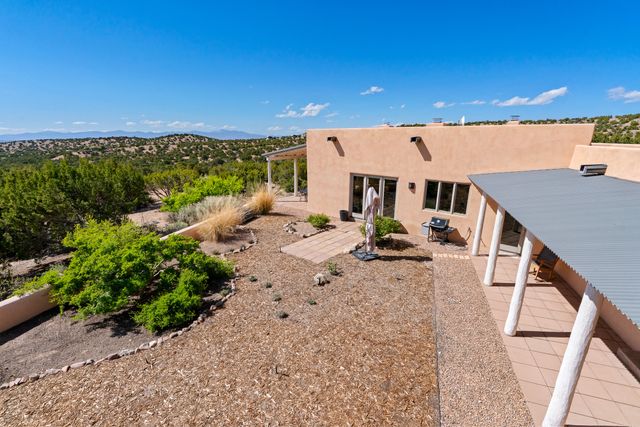 84 Paseo De Aguila, Santa Fe, NM 87506
