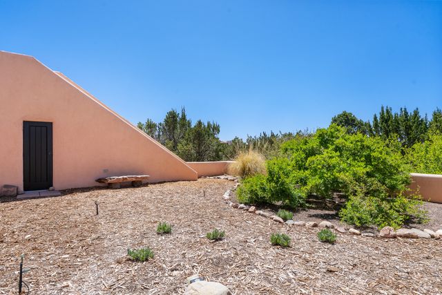 84 Paseo De Aguila, Santa Fe, NM 87506