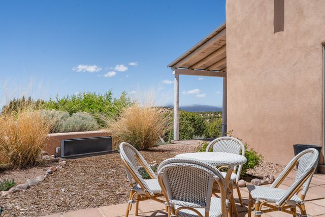 84 Paseo De Aguila, Santa Fe, NM 87506