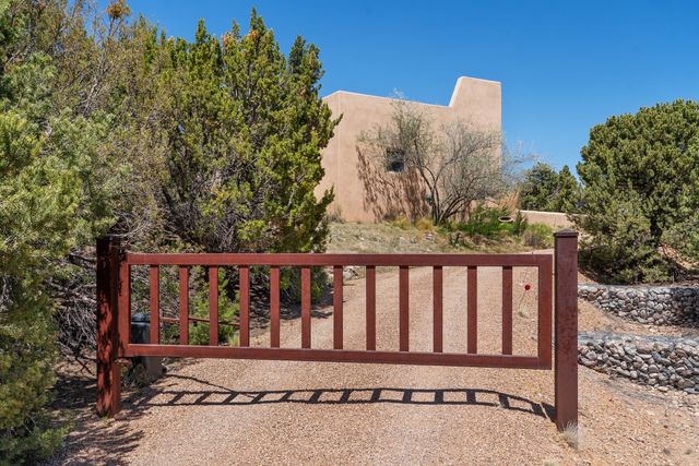 84 Paseo De Aguila, Santa Fe, NM 87506