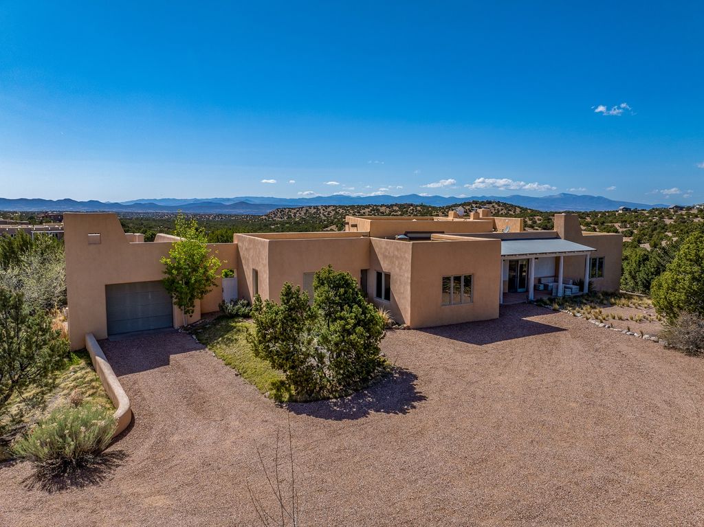 84 Paseo De Aguila, Santa Fe, NM 87506