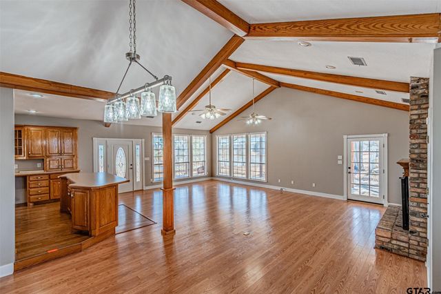 11786 County Road 4401, Larue, TX 75770