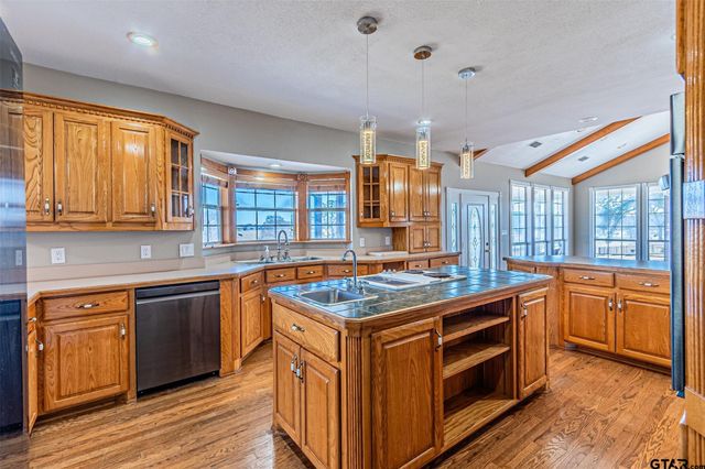 11786 County Road 4401, Larue, TX 75770