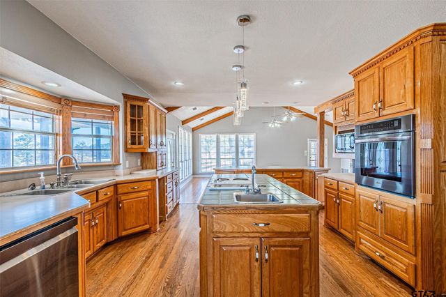 11786 County Road 4401, Larue, TX 75770