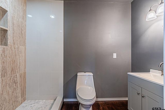 11786 County Road 4401, Larue, TX 75770