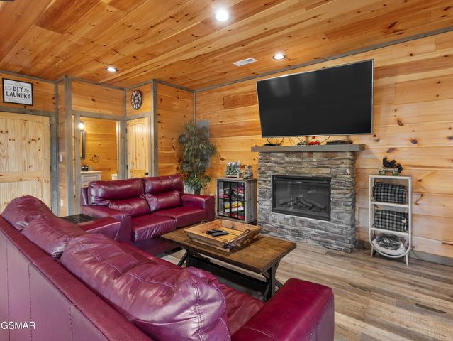 519 Edgewood Drive, Gatlinburg, TN 37738