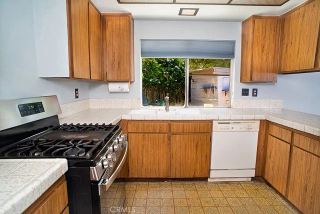 13576 Polk Street, Sylmar, CA 91342