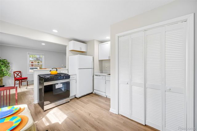 1986 Leitch Road, Ferndale, MI 48220