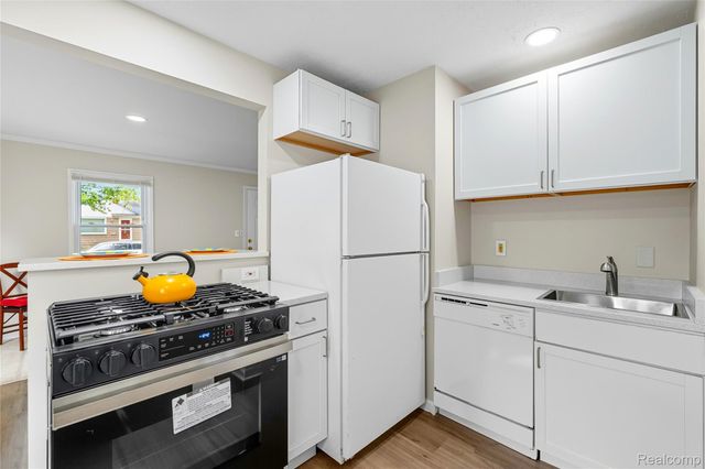 1986 Leitch Road, Ferndale, MI 48220