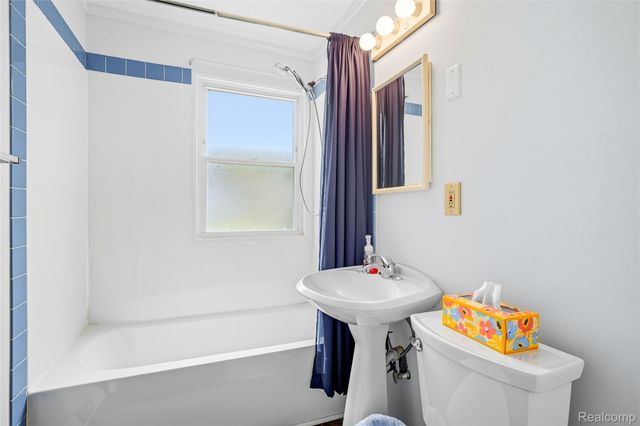 1986 Leitch Road, Ferndale, MI 48220