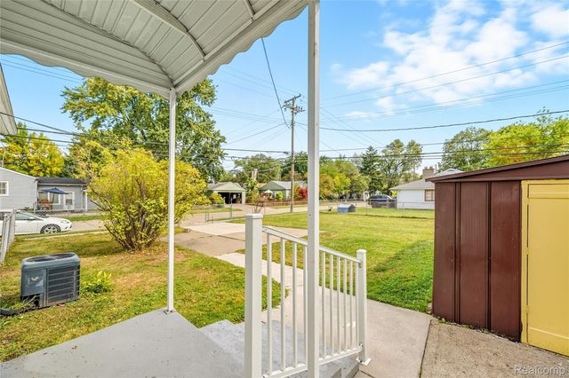 1986 Leitch Road, Ferndale, MI 48220