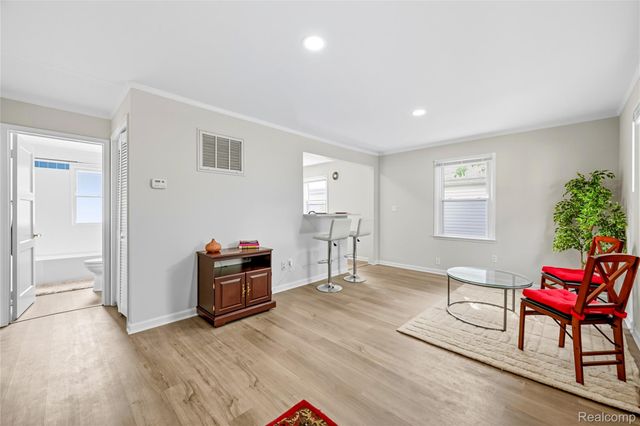 1986 Leitch Road, Ferndale, MI 48220